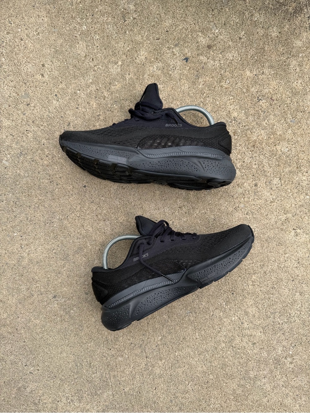 Brooks Adrenaline GTS 24 Womens Size 8.5 B Running Shoes Black Ebony 1204261B020 - Picture 3 of 12